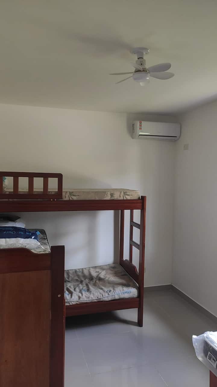 Kiyoyozi cha chumba cha 1 ambacho kina hadi watu 4.