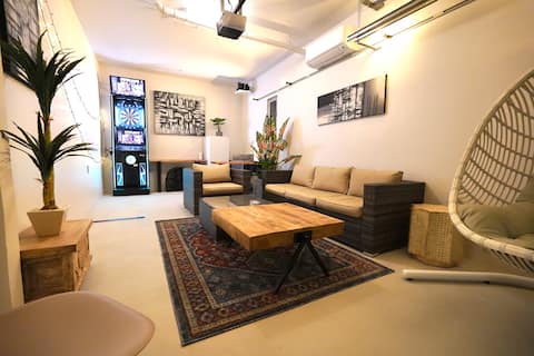 [Winter Okinawa Trip] A private rental in Yomitan Village with beautiful sunsets. The garage on the 