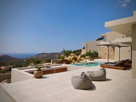 Villa Noush with infinity pool and majestic view