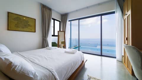 Luxurious 3BR Villa with Infinity Pool Sea View