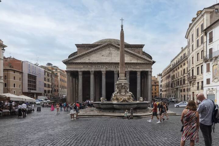 Live Roma | Luxury Pantheon View gallery image 3