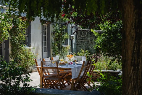 Charming farmhouse, Loire riverbanks