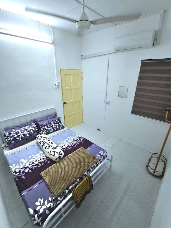 غرفة النوم 3. سرير كبير بمرتبة أرضية واحدة