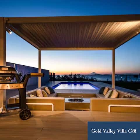 C Building: Enjoy a special time in an ocean-view villa with a sauna, pool, and fire pit.