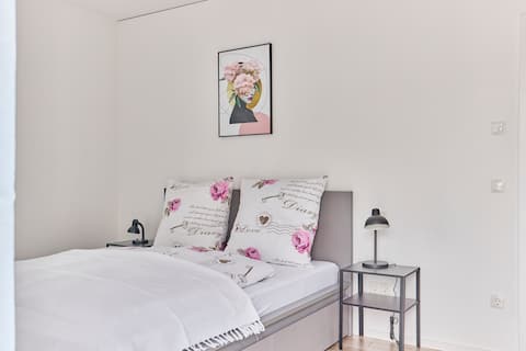 Only 9 min. walk to the center I Balcony I Netflix