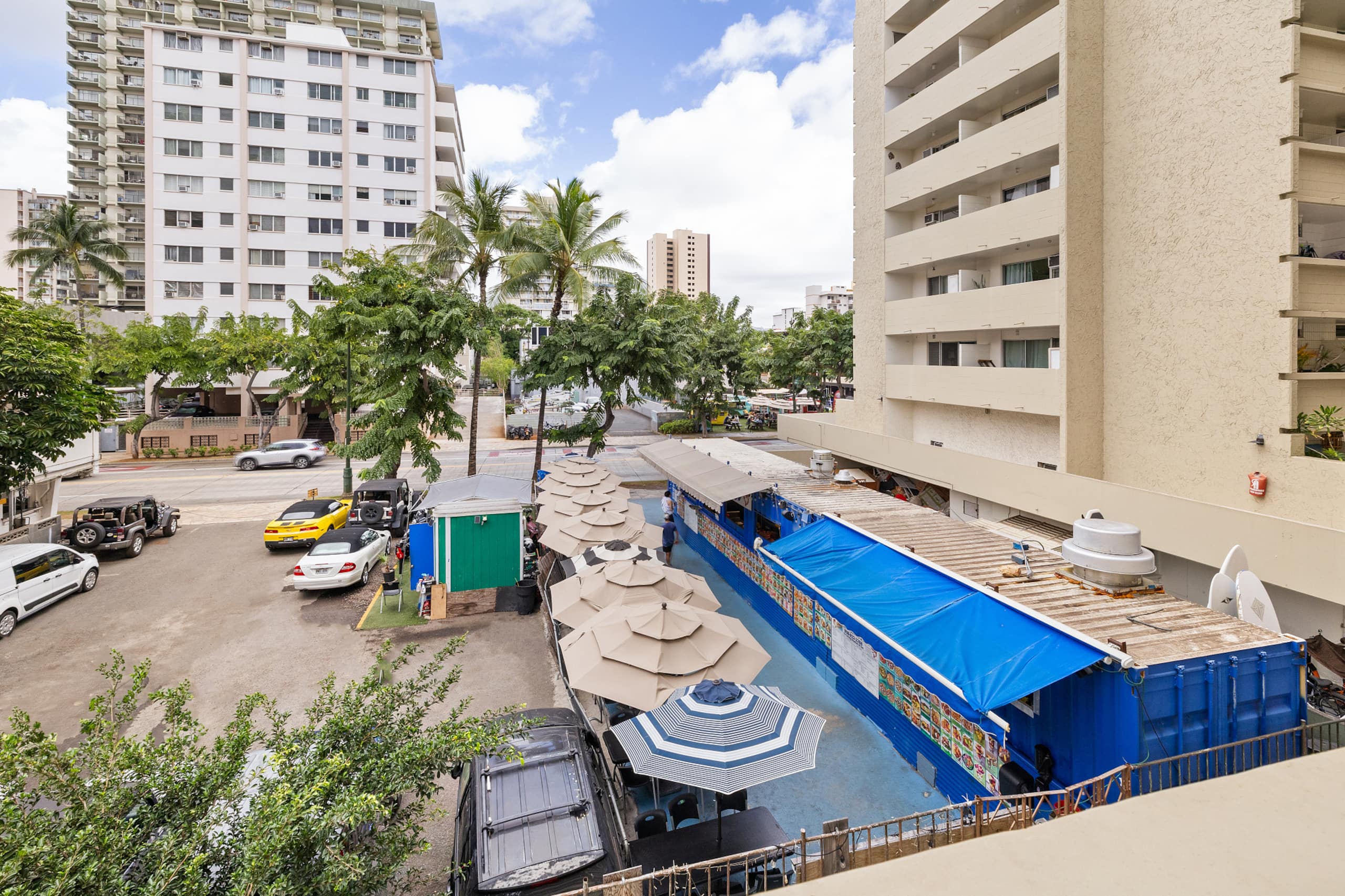Condo in Honolulu · ★4.89 · Studio · 1 bed · 1 private bath - Image 24