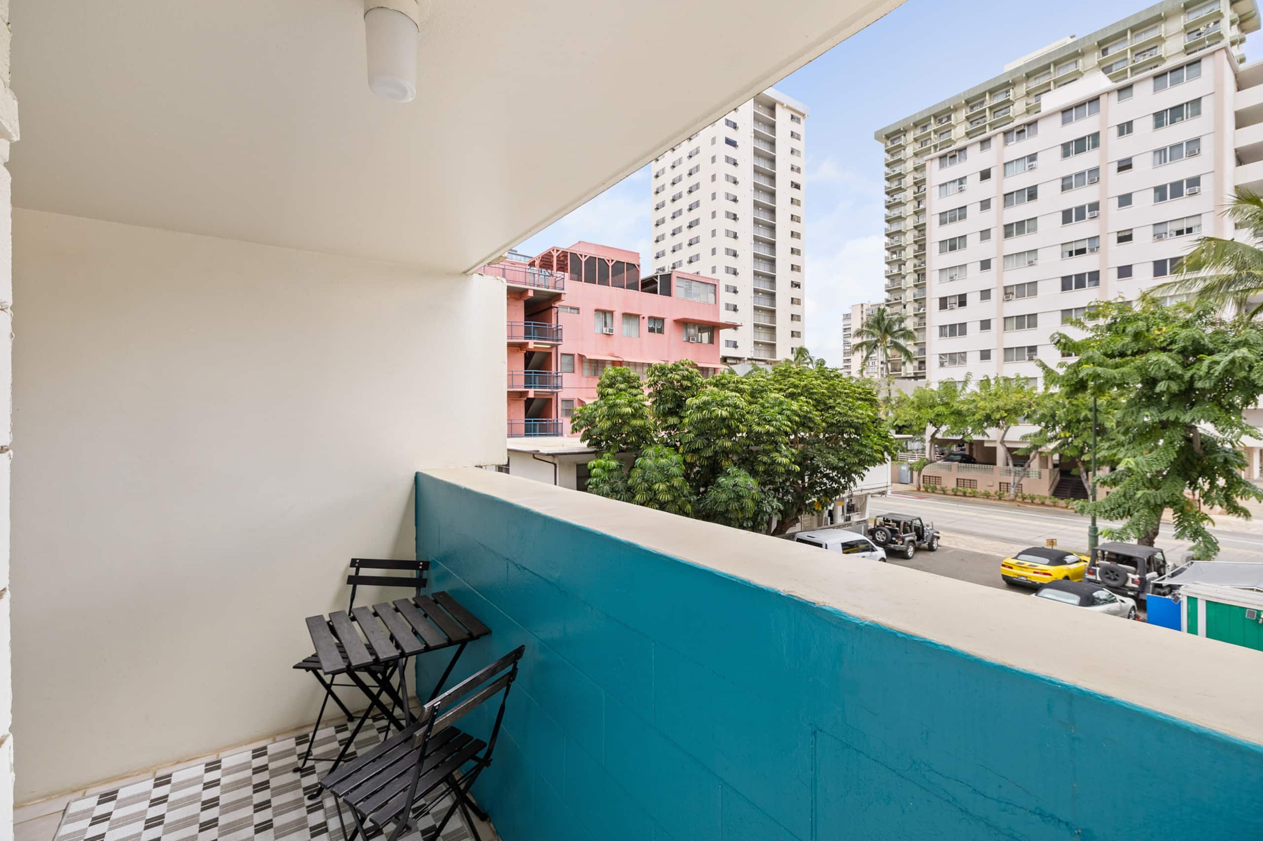 Condo in Honolulu · ★4.89 · Studio · 1 bed · 1 private bath - Image 10