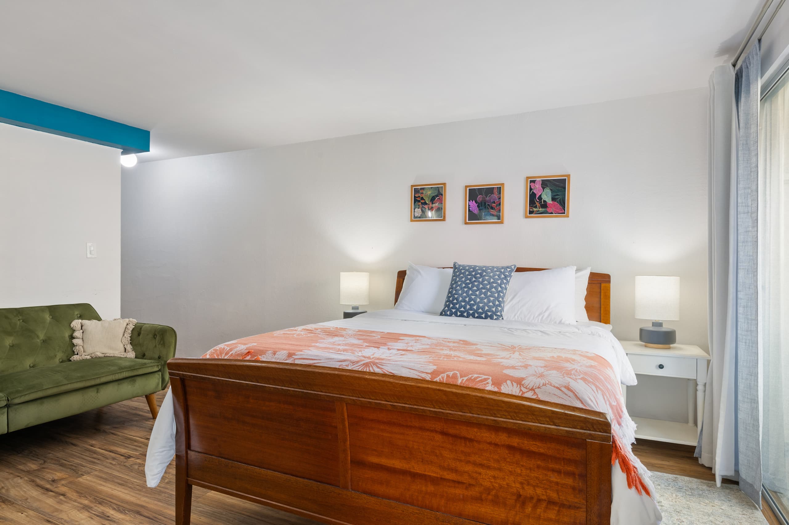 Condo in Honolulu · ★4.89 · Studio · 1 bed · 1 private bath - Image 13
