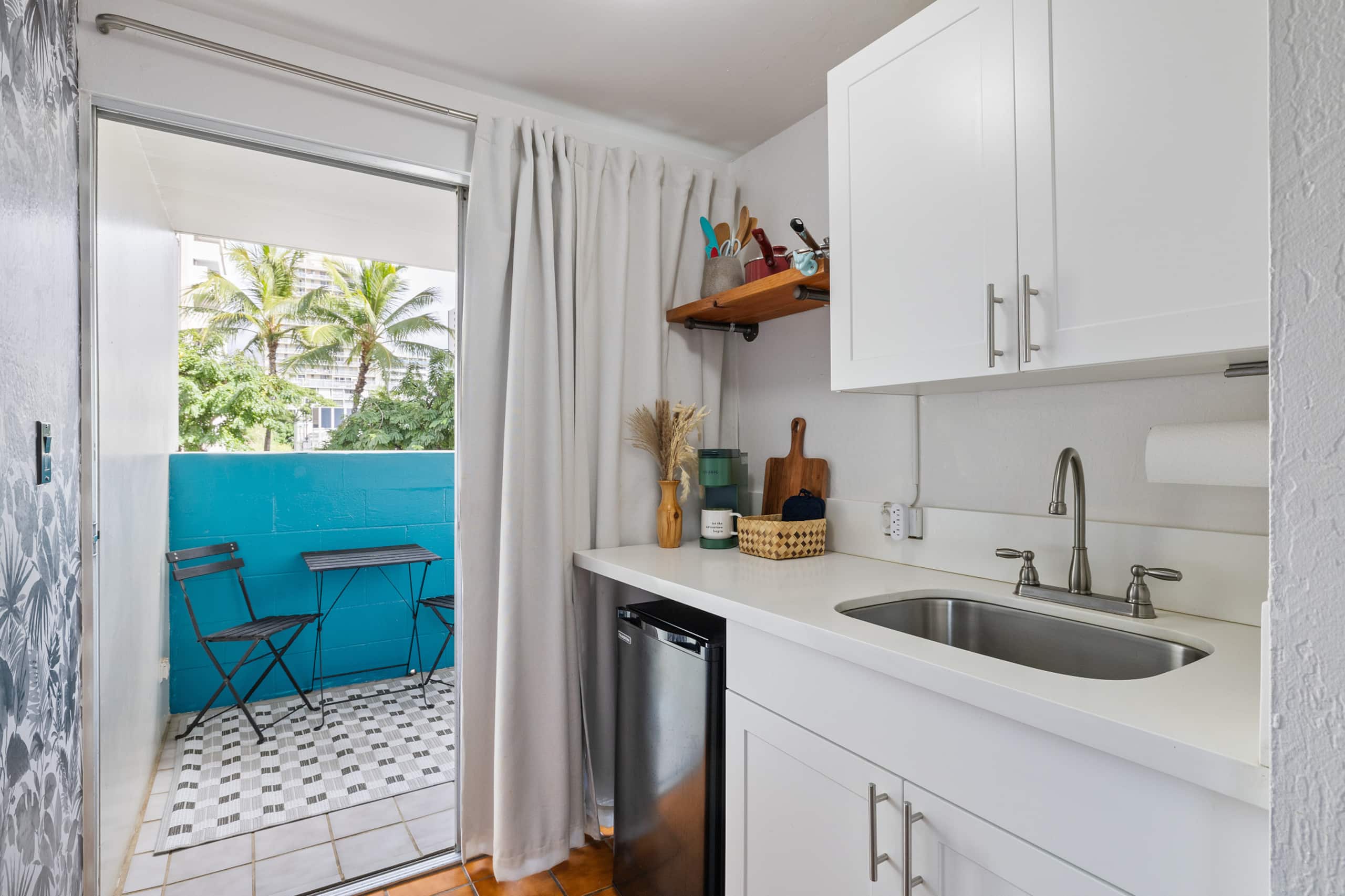 Condo in Honolulu · ★4.89 · Studio · 1 bed · 1 private bath - Image 2