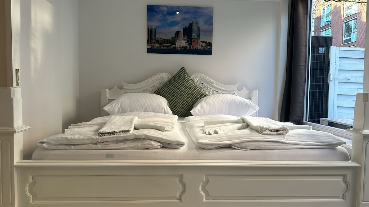 VIP стая
Суперголямо двойно легло
Спалня
Преглед на стаята
прозорец