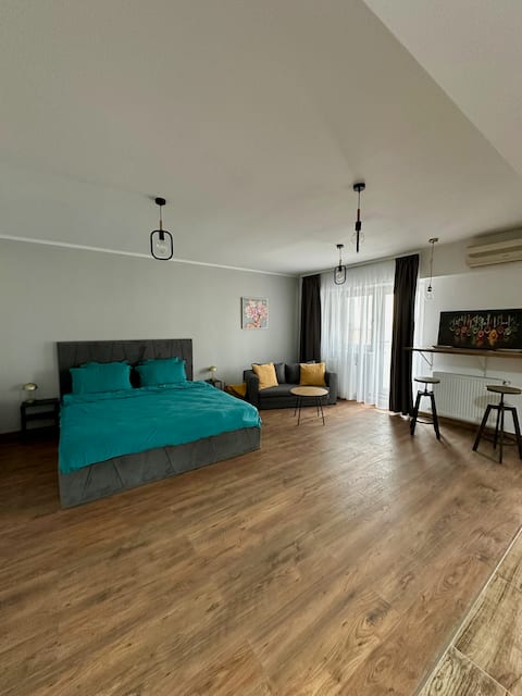 Urban Central Studio with Free Parking