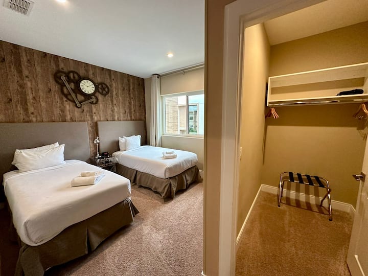 ห้องนอน 3 - เตียงแฝด 2 หลัง
#ดิสนีย์เวิลด์ #ออร์แลนโด #ยูนิเวอร์แซล #ซิตี้วอล์ค #ออร์แลนโด #ยูนิเวอร์แซลสตูดิโอ #งานแสดงสัตว์ในดิสนีย์ #บ้านในดิสนีย์