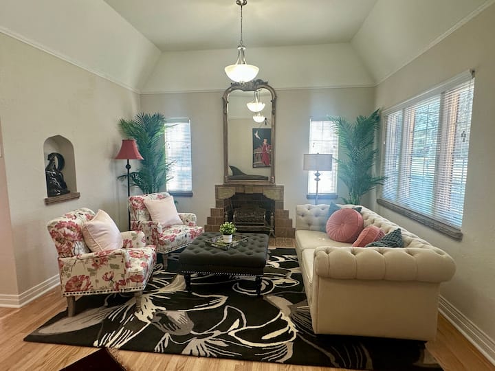 Modern Tree-street Retreat/walkable Location - Casper, WY