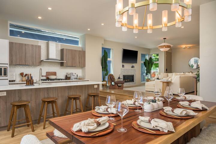 New! 4BR Luxury | Sauna, Rooftop Oasis, Gym gallery image 3