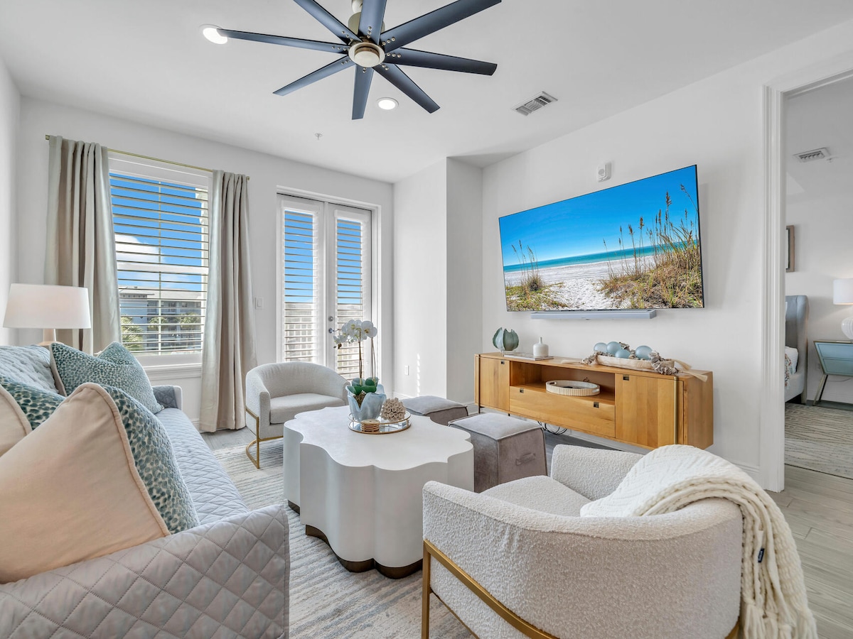Walk to Deeded Beach! Beach Gear! Hot Tub! Pools!