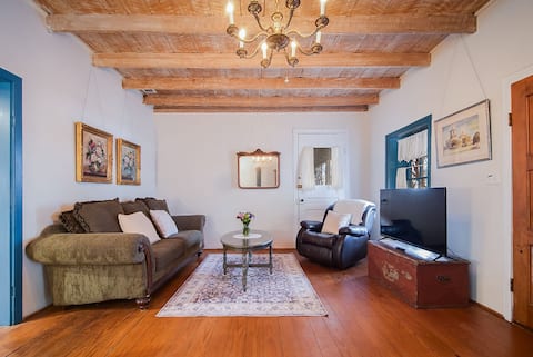 Popular Airbnb listing: Historic 1800s Sunday Haus, 2 blks to Main St in Fredericksburg