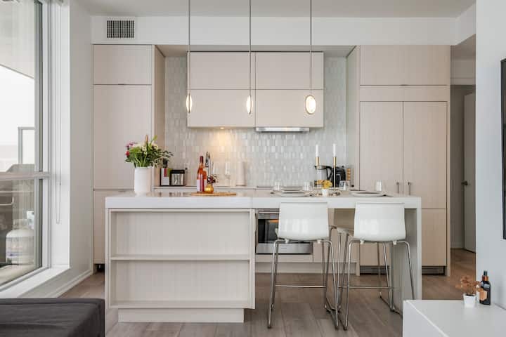Condo & Parking Near Stampede - Calgary
