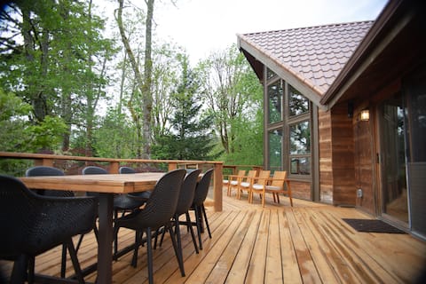 Spacious Gorge Retreat | Hot Tub, Fire Pit, Trails