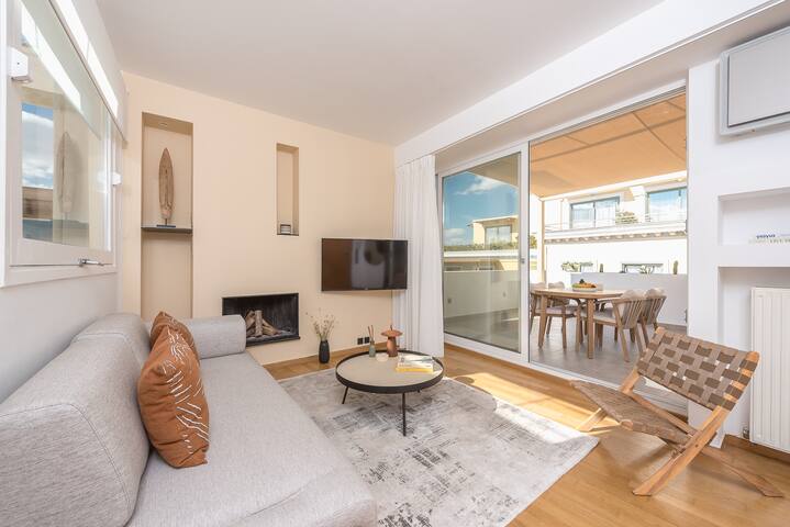 Modern 2BDR Flat w Hot Tub & Big Terrace in Plaka gallery image 2