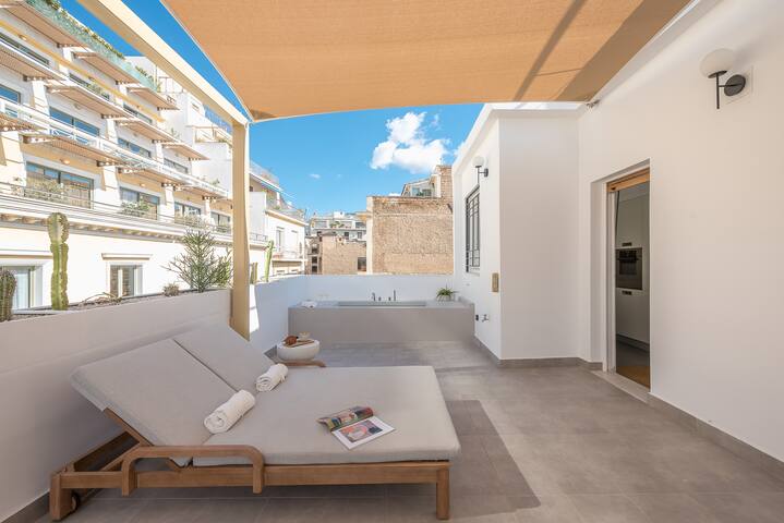 Modern 2BDR Flat w Hot Tub & Big Terrace in Plaka