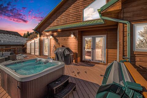 Huge, gorgeous Palmer Lake Cabin