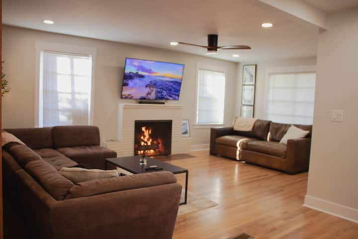 Bright 2br Retreat W/ Private Fenced Backyard - Shoreline, WA