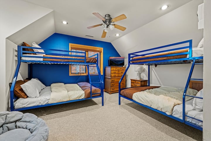 [Kids Bunk Room; Loft Level] 