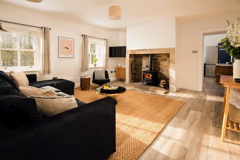 Popular Airbnb listing: Cottage with Reservoir Views, Log Burner & Firepit in Northumberland