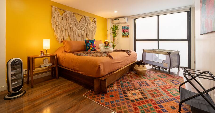 4BR Elegant Urban Escape Amsterdam Condesa w/AC gallery image 2