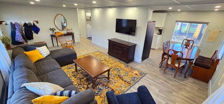 The Green House! Sleeps 12 - Trenton, MO