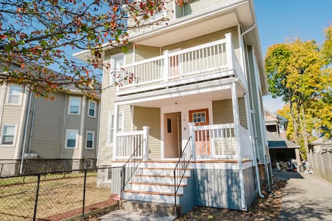 3BR Milton Apt | 9 Guests | Parking | Blue Hills