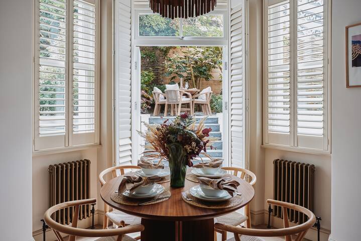 Stunning Chelsea Garden Apartment gallery image 4