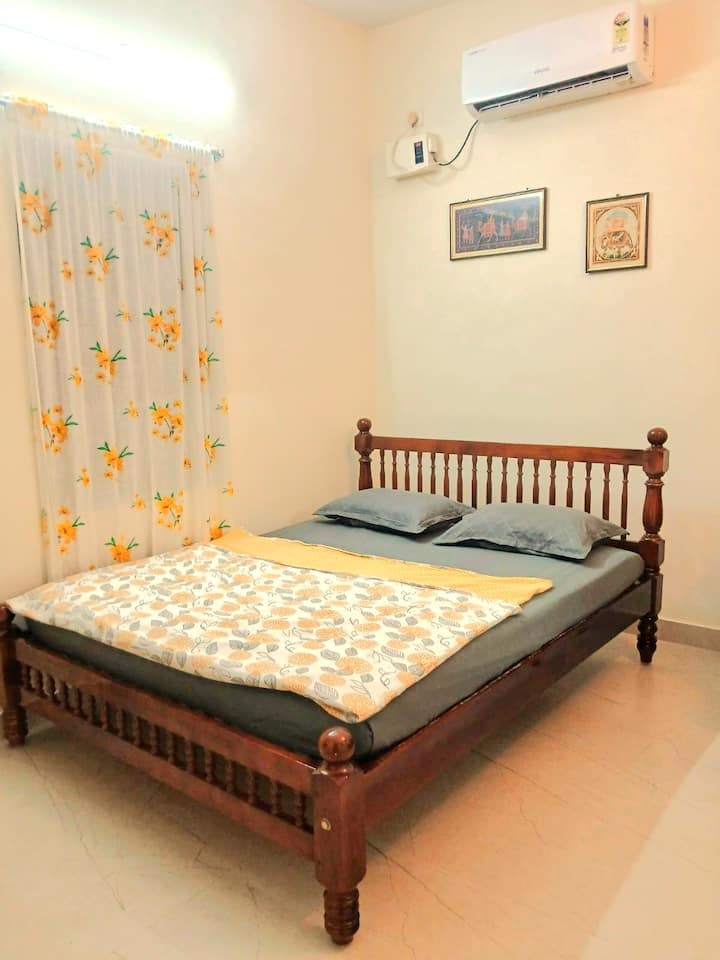 Queen Bed (6ft3in X 5ft) with mattress, pillows and blankets.