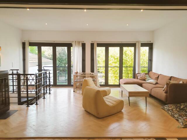 Oasis de tranquillité avec piscine et jardin gallery image 2