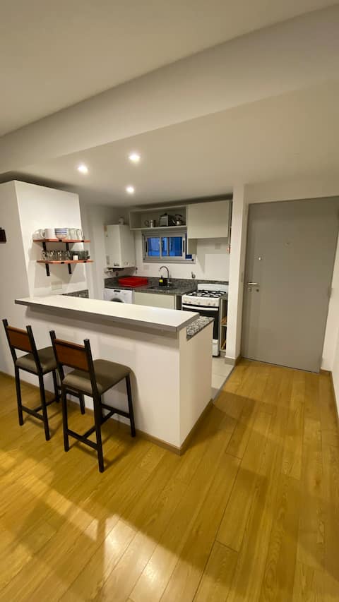 Top performing Airbnb: 4-person Apartment with private rooftop & parking in Partido De San Fernando