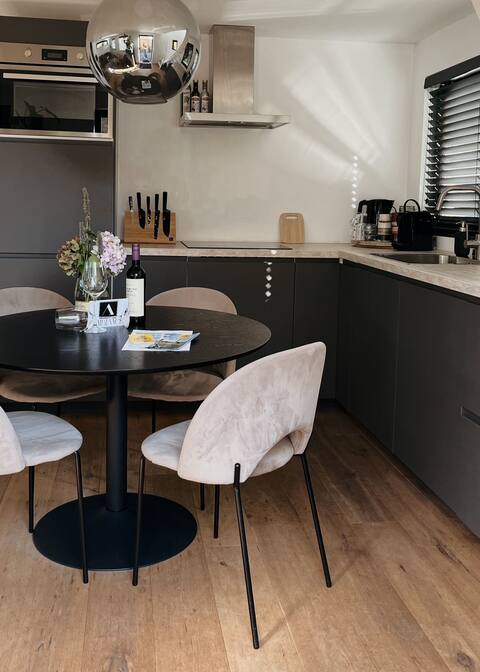 Ambiance Ameland 4 pers. with wood-fired hot tub