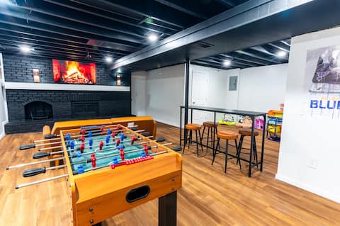 Huge House with Near by Eats & 8 min STL Airport