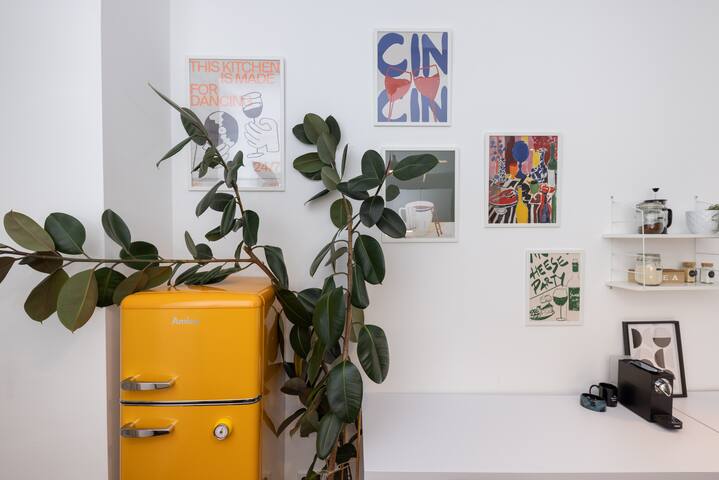 Mauerpark Oasis – groups – 4BR – up to 12 persons gallery image 3