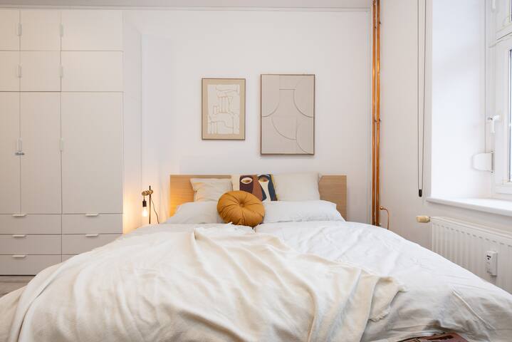 Mauerpark Oasis – groups – 4BR – up to 12 persons gallery image 2