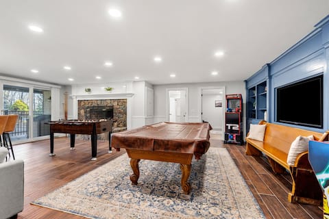 "The Oasis" Hot tub/Game-Room/Ski/Sleeps 18