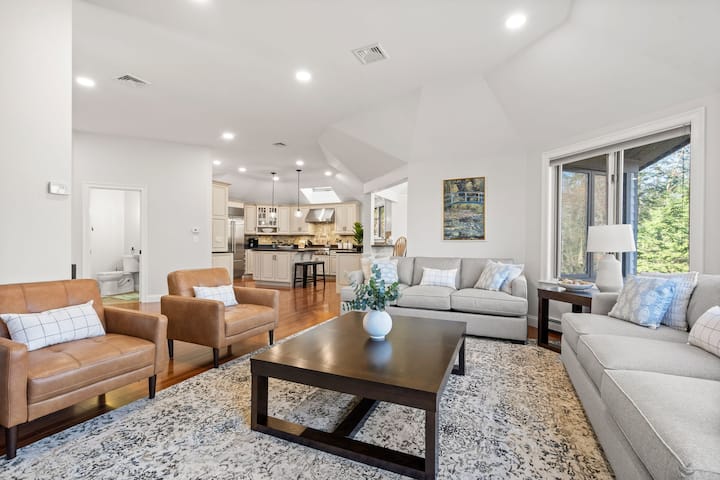 Private Pool + Hot Tub | Arcade & Movie Room