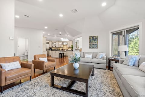 Private Pool + Hot Tub | Arcade & Movie Room