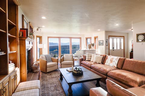 The Moss Family Homestead & Retreat - Sleeps 22