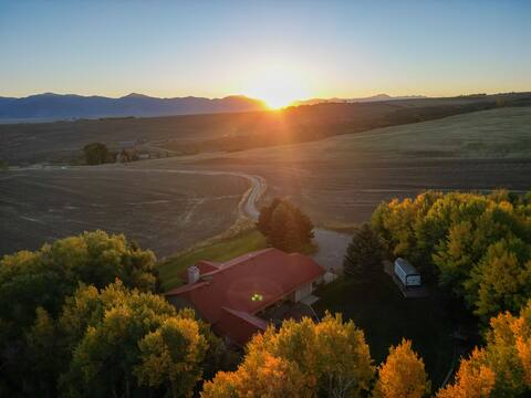 The Moss Family Homestead & Retreat - Sleeps 22