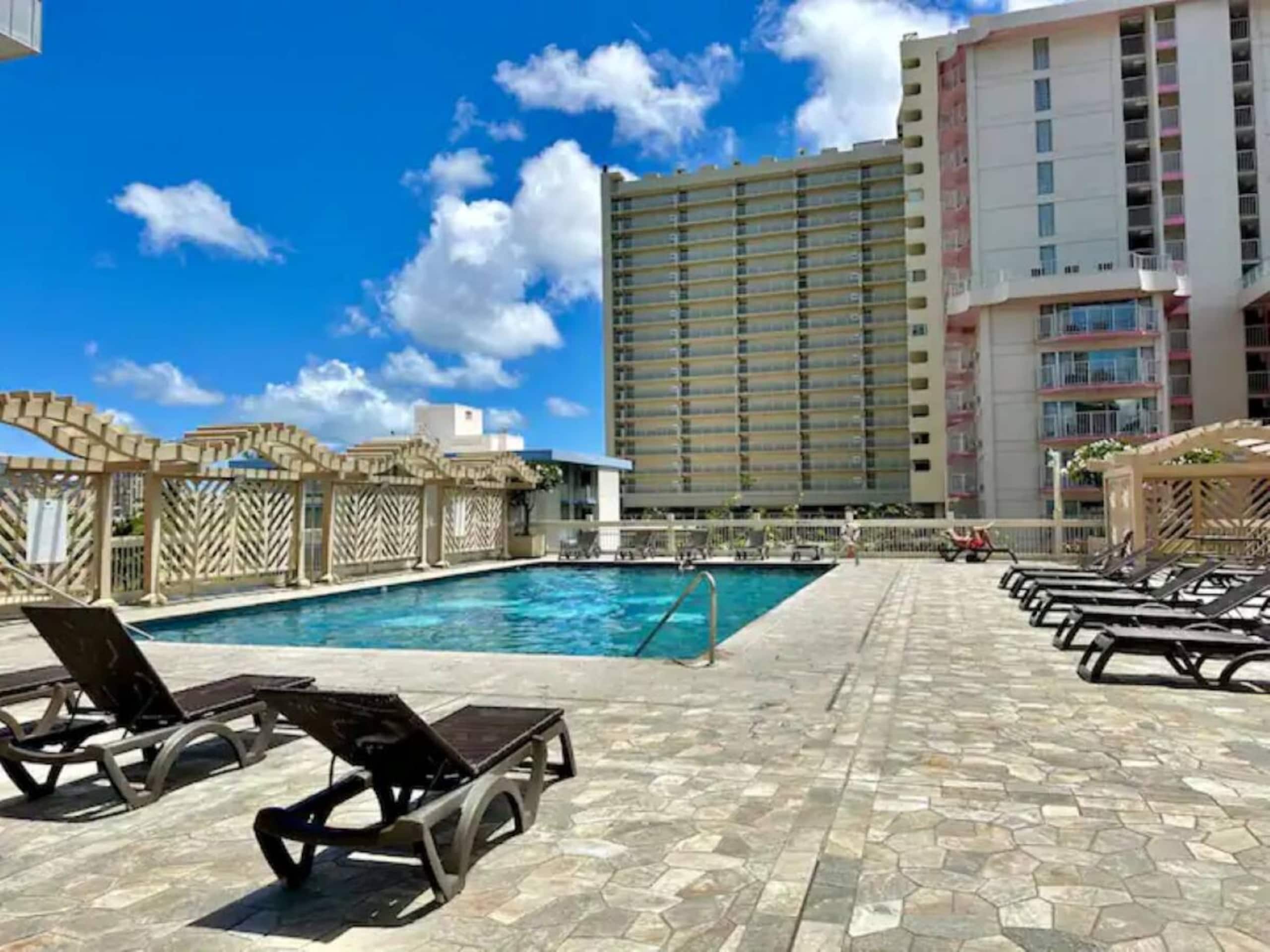 36FL New Cozy Apartment Great View Central Waikiki - Image 38