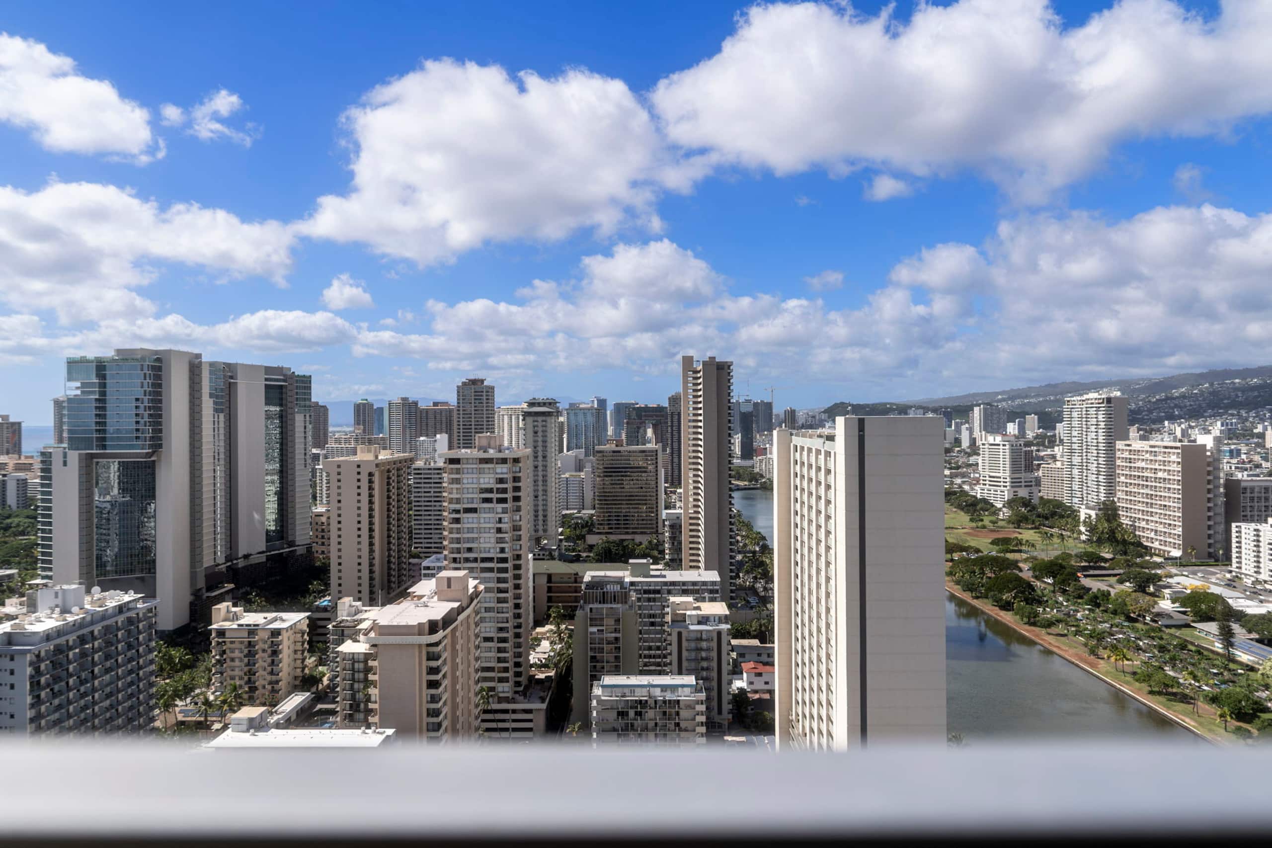 36FL New Cozy Apartment Great View Central Waikiki - Image 30