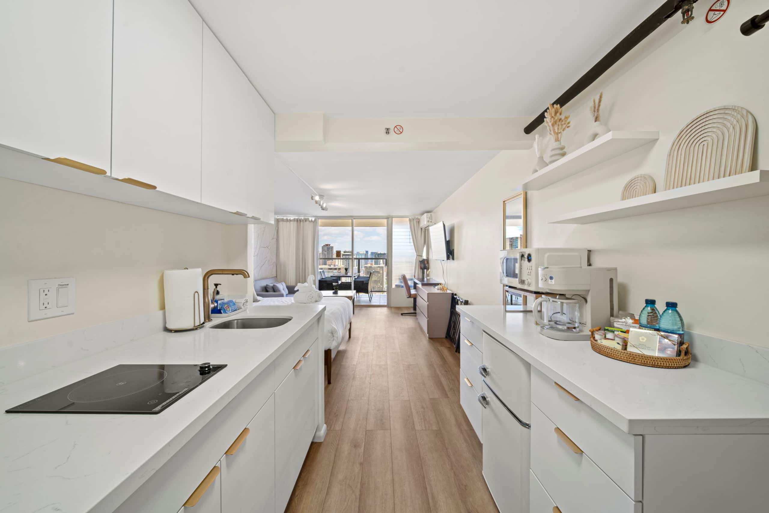 36FL New Cozy Apartment Great View Central Waikiki - Image 12