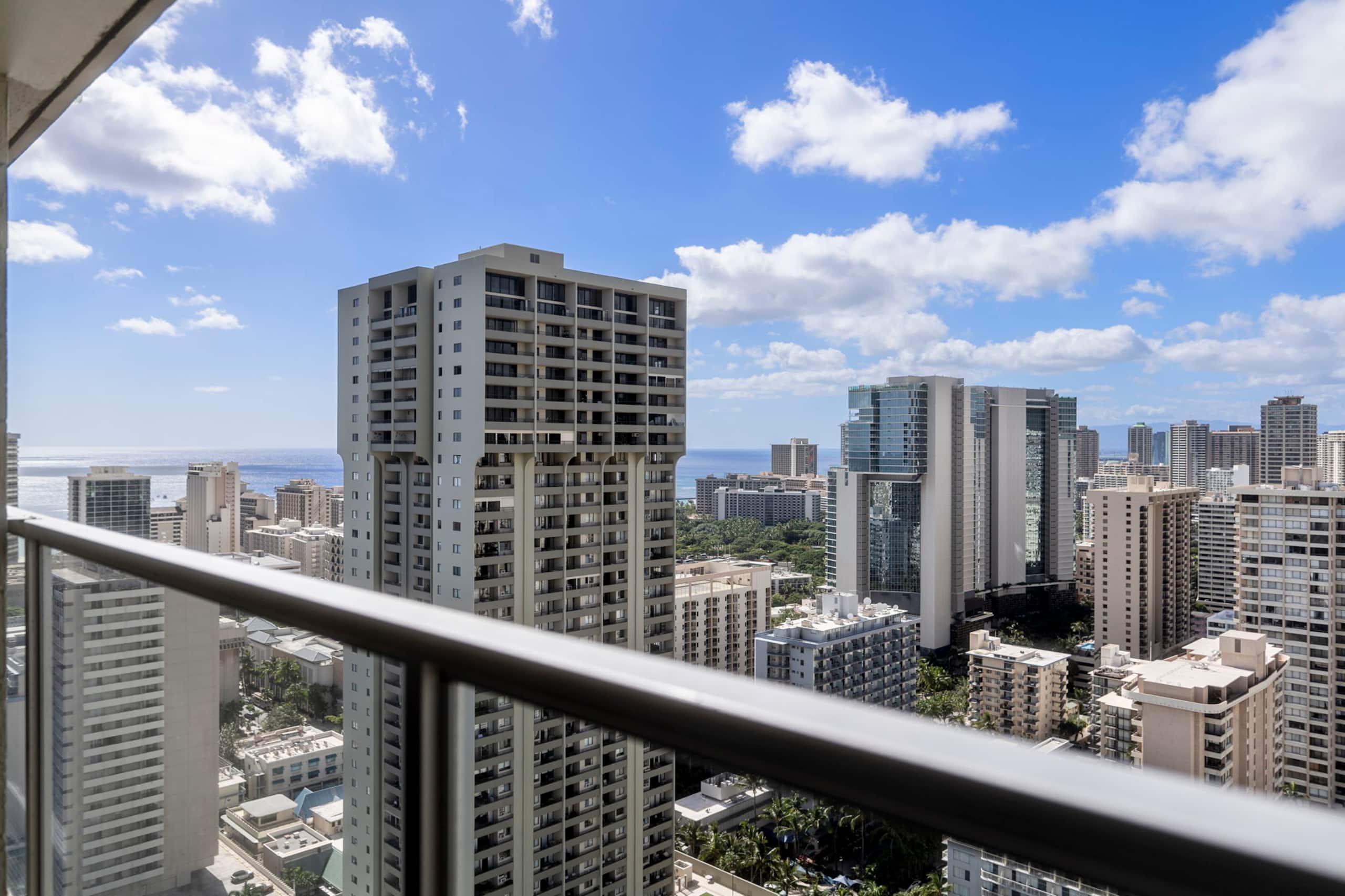 36FL New Cozy Apartment Great View Central Waikiki - Image 36