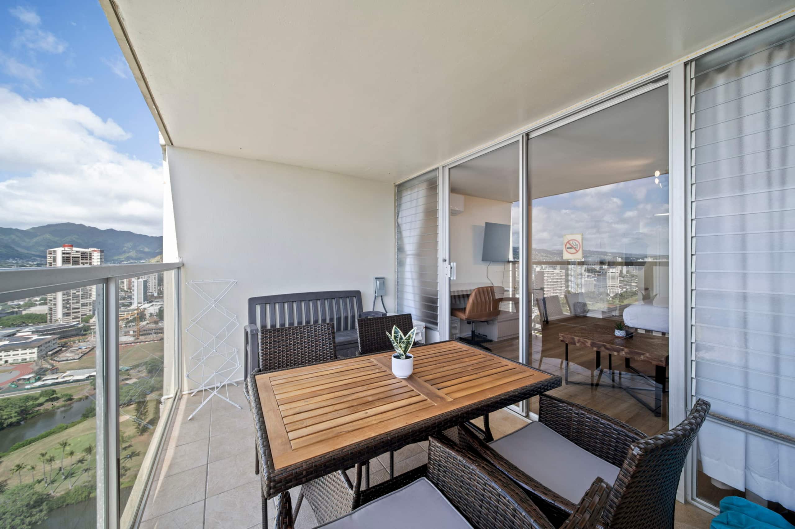 36FL New Cozy Apartment Great View Central Waikiki - Image 33