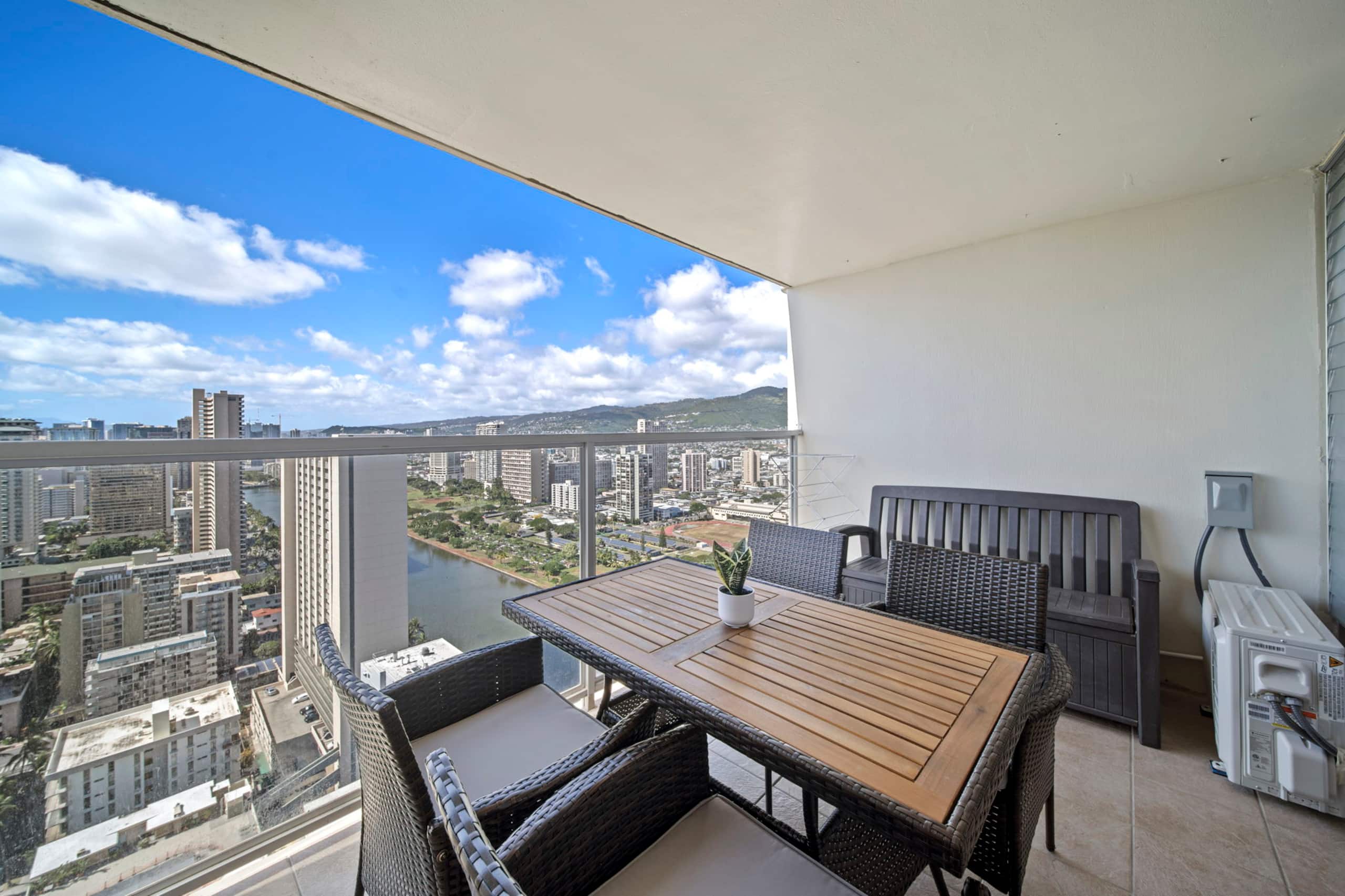 36FL New Cozy Apartment Great View Central Waikiki - Image 29